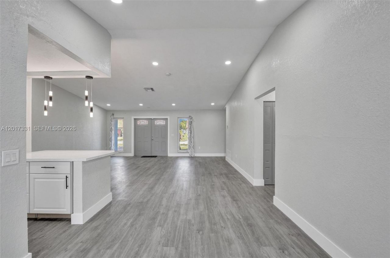 8400 NW 7th St , Pembroke Pines, FL 33024 Photo