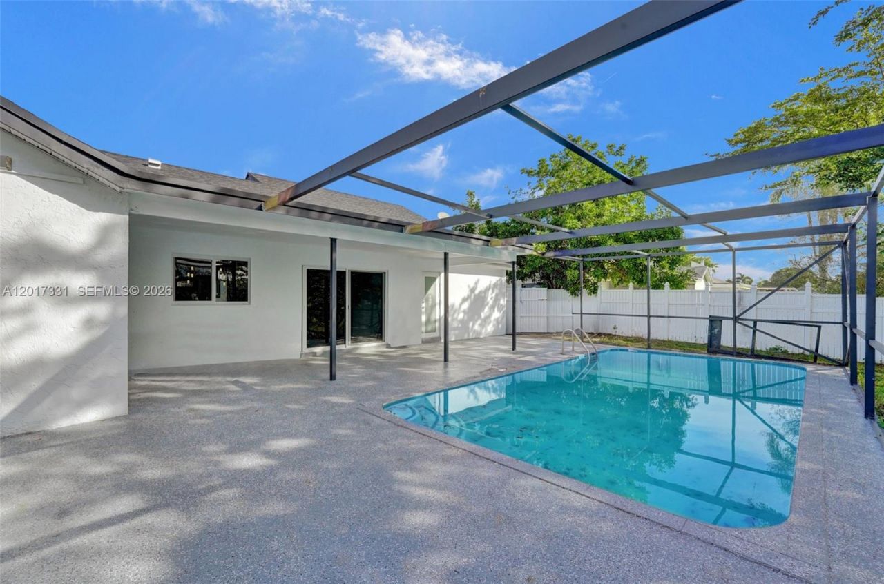 8400 NW 7th St , Pembroke Pines, FL 33024 Photo