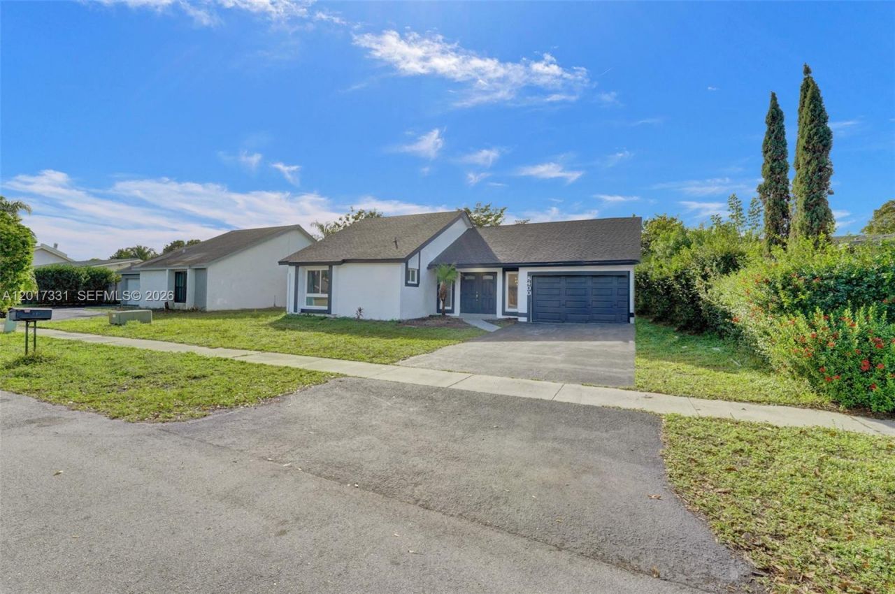 8400 NW 7th St , Pembroke Pines, FL 33024 Photo