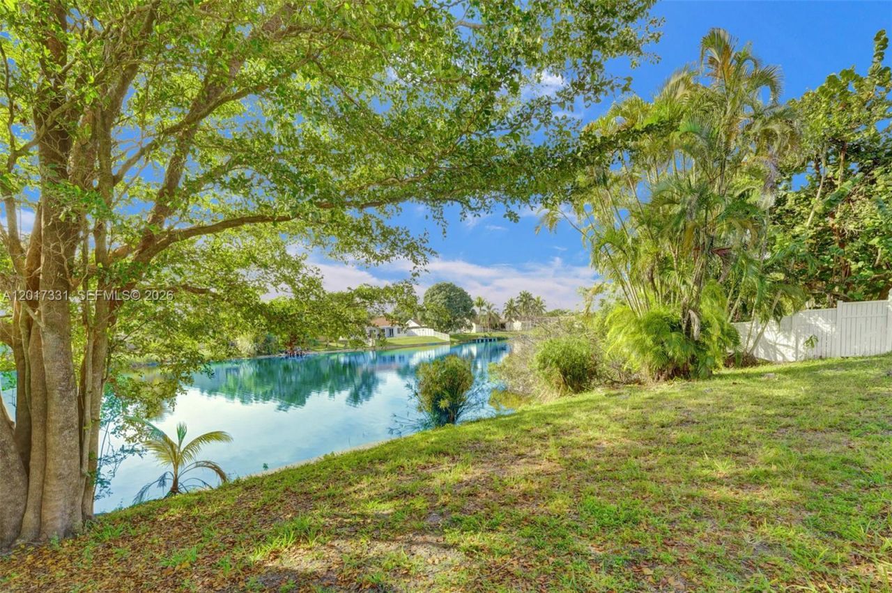 8400 NW 7th St , Pembroke Pines, FL 33024 Photo