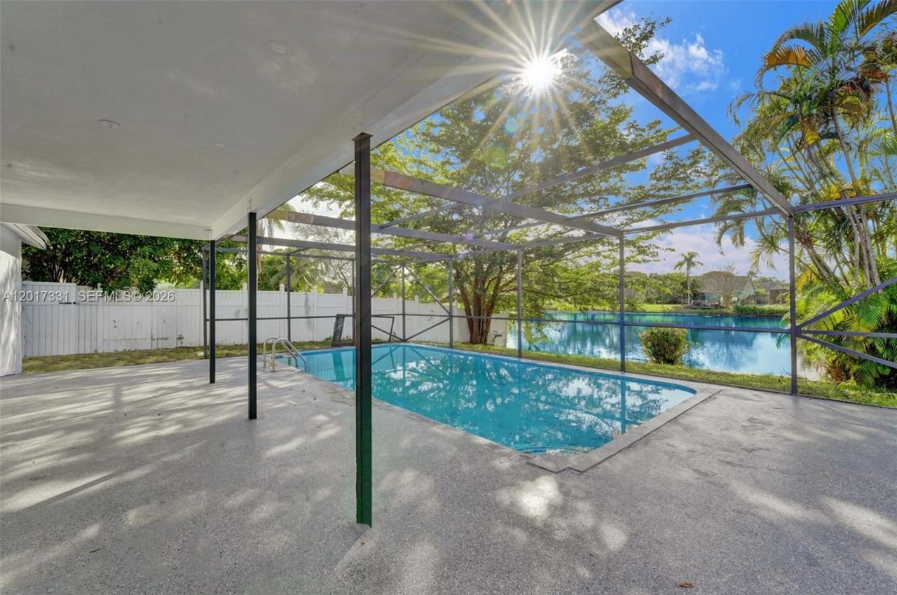8400 NW 7th St , Pembroke Pines, FL 33024 Photo
