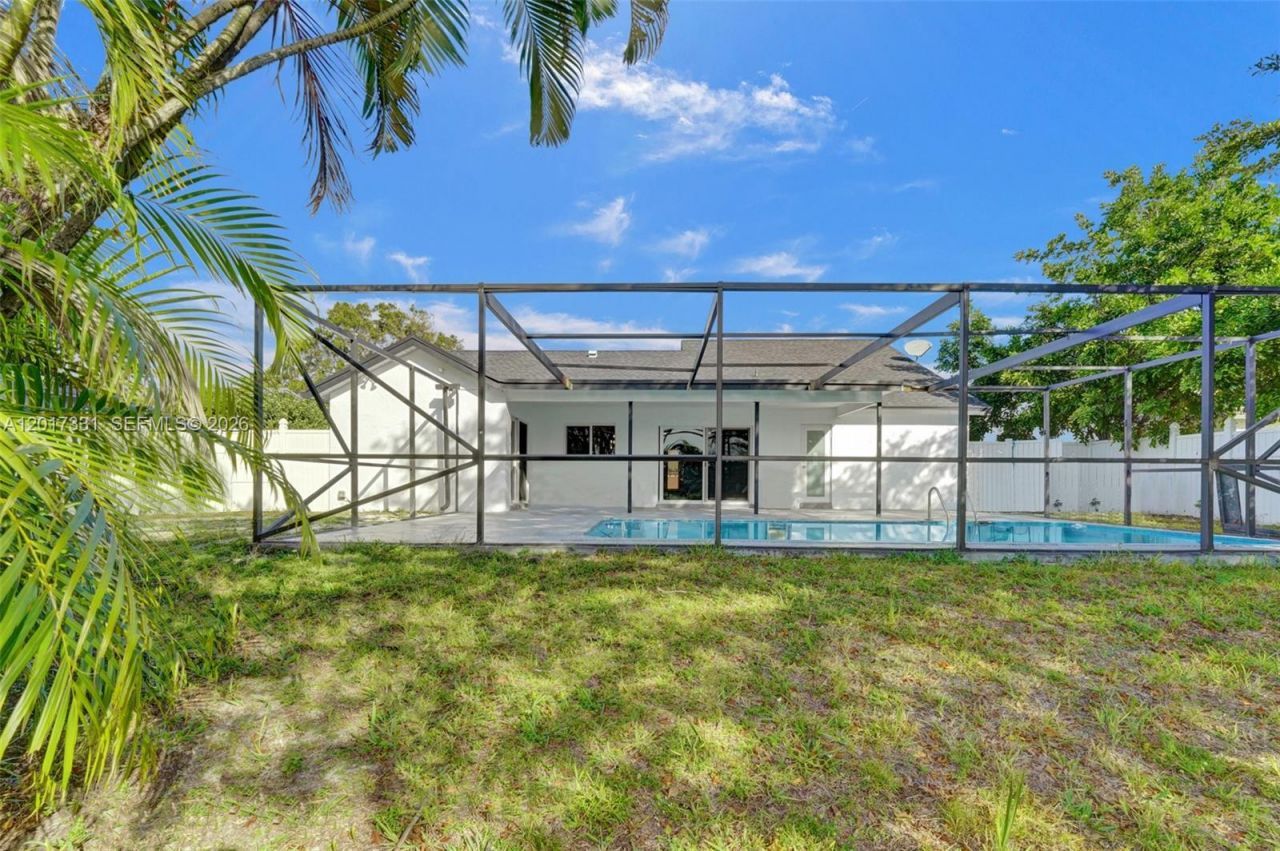 8400 NW 7th St , Pembroke Pines, FL 33024 Photo