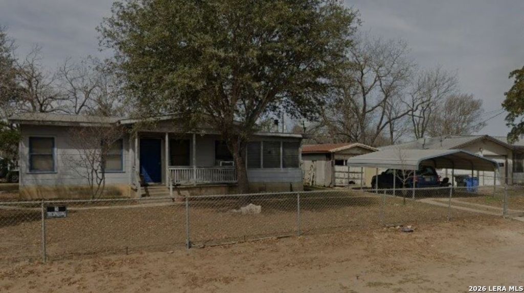 102 Watco Ln, La Vernia, TX 78121 Main Photo