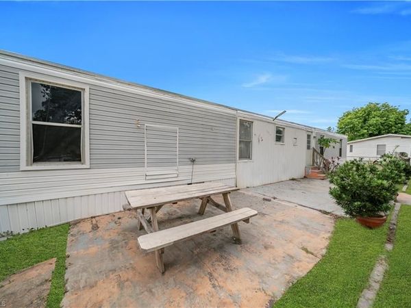 8106 Penny DR, NORTH FORT MYERS, FL 33917
