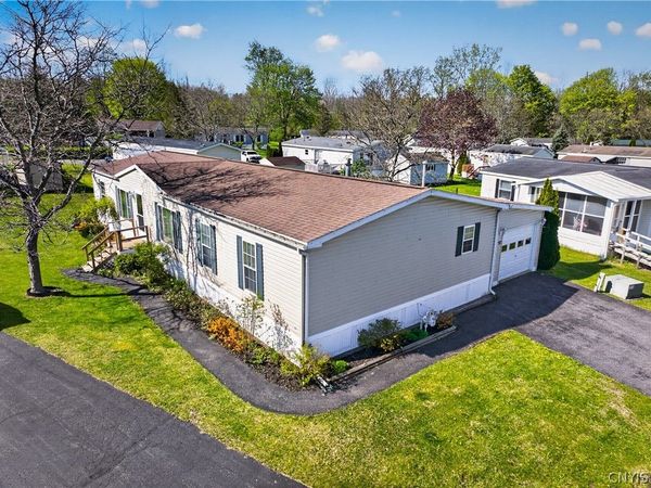 12 Waterwheel Circle , New Hartford, NY 13413