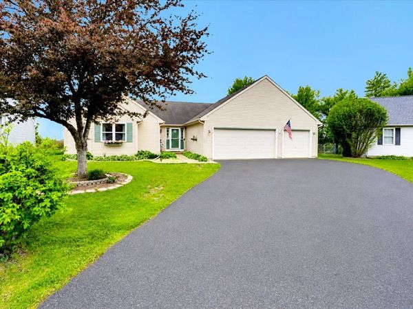 523 Iona Lane , Harvard, IL 60033