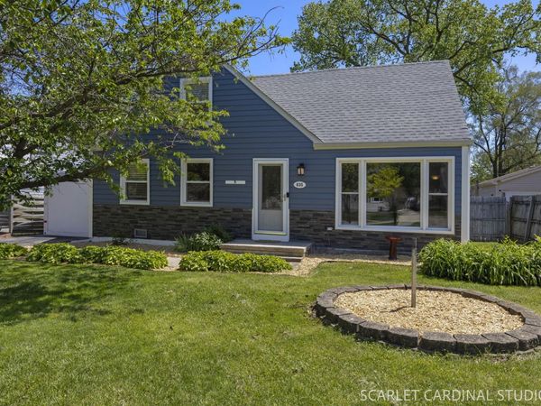 635 N Edgewood Avenue , Lombard, IL 60148