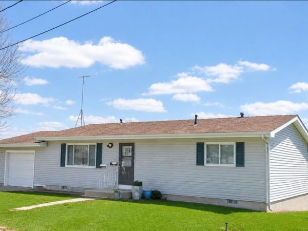 700 7th Street, Gladbrook, IA 50635