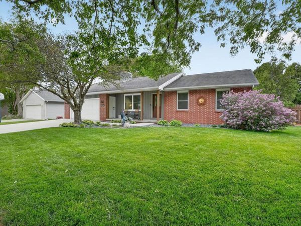 2824 Fandre Drive, Cedar Falls, IA 50613