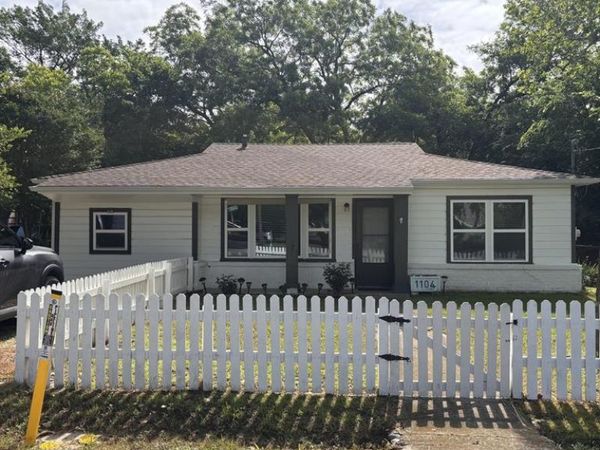 1104 Locust Street , Gainesville, TX 76240