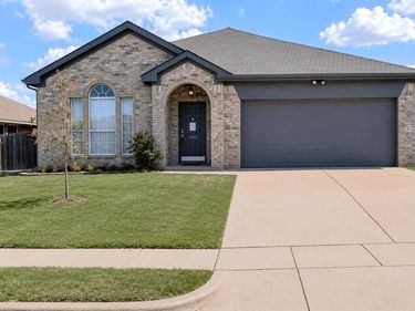 8640 Rainy Lake Drive, Fort Worth, TX 76244