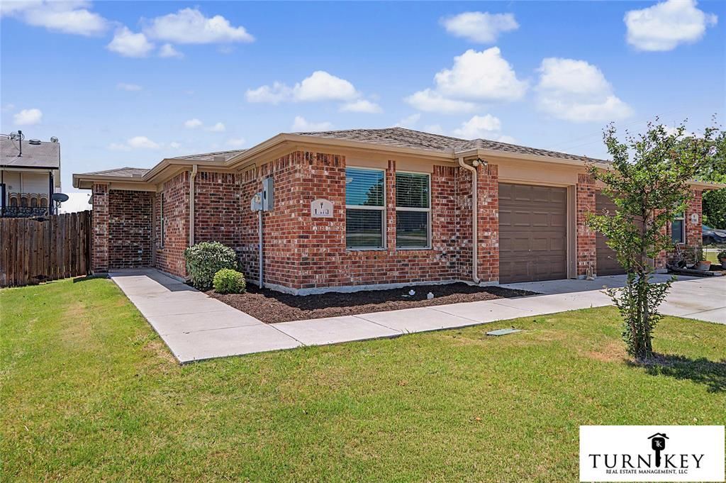 1304 White Sand Drive, Pelican Bay, TX 76020 Main Photo