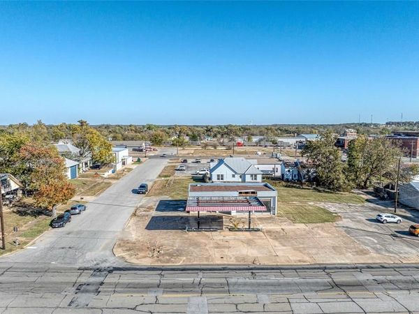 212 N Austin Avenue, Denison, TX 75020