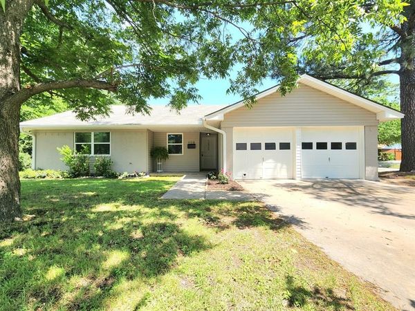 908 DOVER Circle , Gainesville, TX 76240