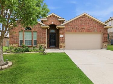 10856 Middleglen Road, Fort Worth, TX 76052