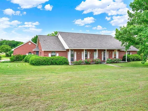 2735 Bent Oaks Drive , Burleson, TX 76028