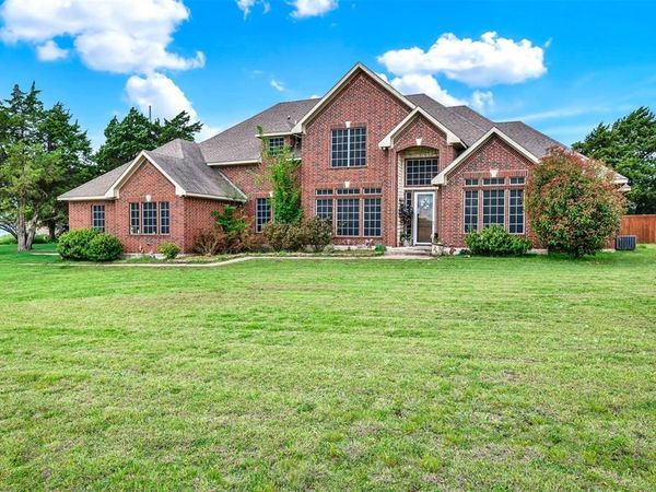 1915 Lillian Avenue , Glenn Heights, TX 75154