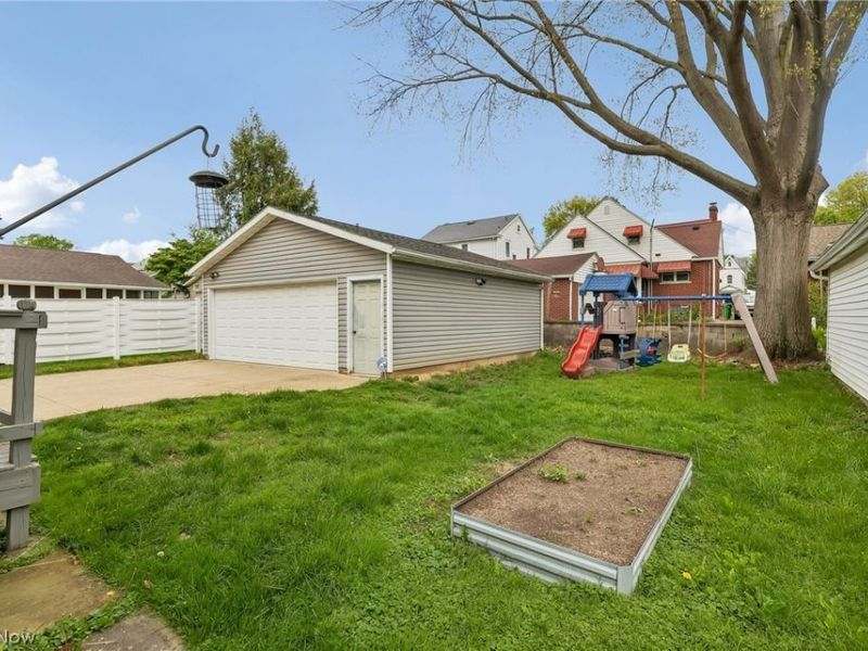 403 E Baird Avenue, Barberton, OH 44203 Photo 33