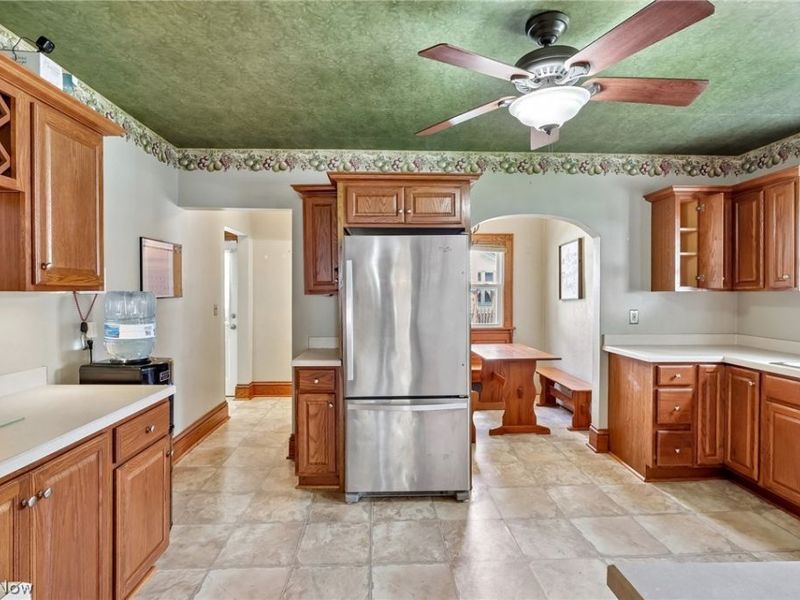403 E Baird Avenue, Barberton, OH 44203 Photo 5