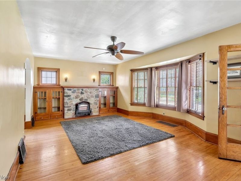 403 E Baird Avenue, Barberton, OH 44203 Photo 9