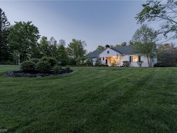 35 Murwood Drive , Moreland Hills, OH 44022