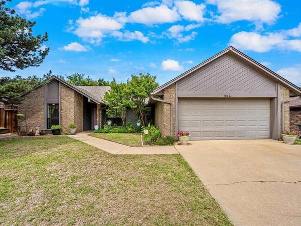 204 NE 48th St, Lawton, OK 73507