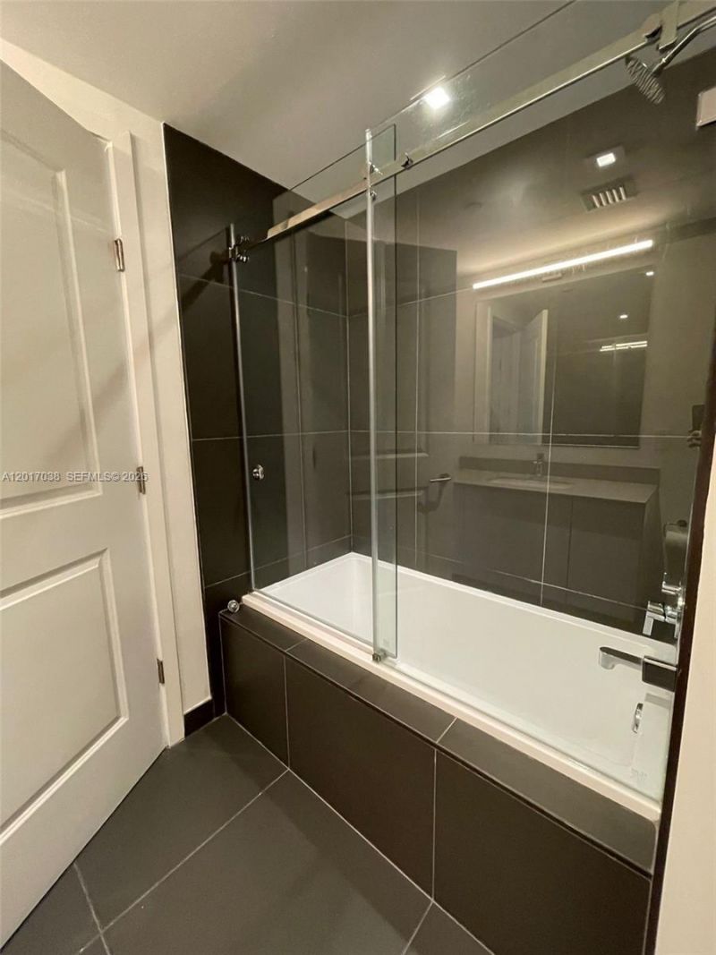1600 NE 1st Ave , Unit 2405, Miami, FL 33132 Photo