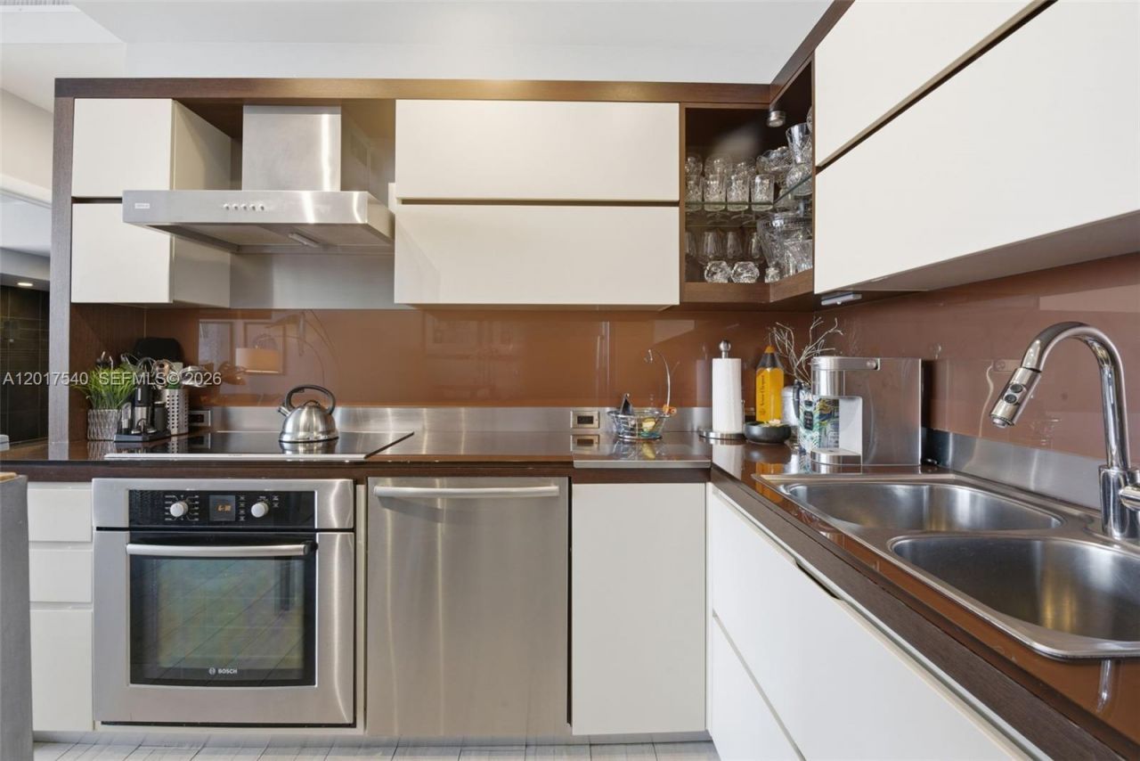 2100 Park Ave, Unit 302, Miami Beach, FL 33139 Photo