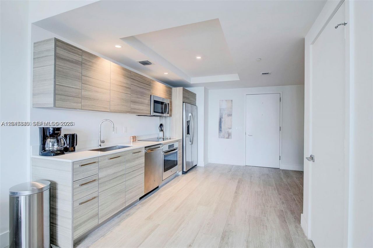 121 NE 34th St , Unit 806, Miami, FL 33137 Photo