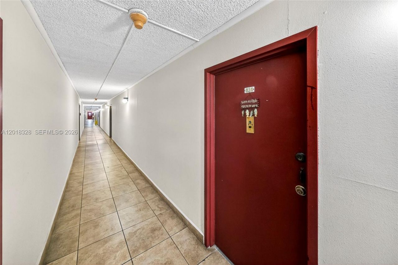 4801 NW 7th St , Miami, FL 33126 Photo