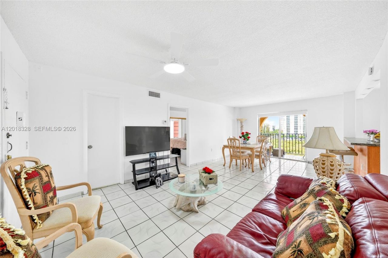 4801 NW 7th St , Miami, FL 33126 Photo