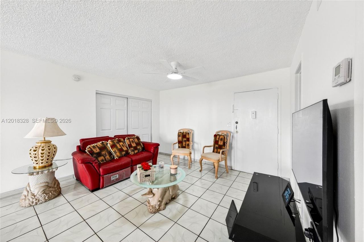 4801 NW 7th St , Miami, FL 33126 Photo