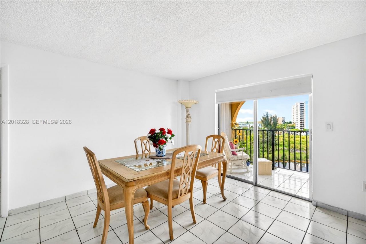 4801 NW 7th St , Miami, FL 33126 Photo