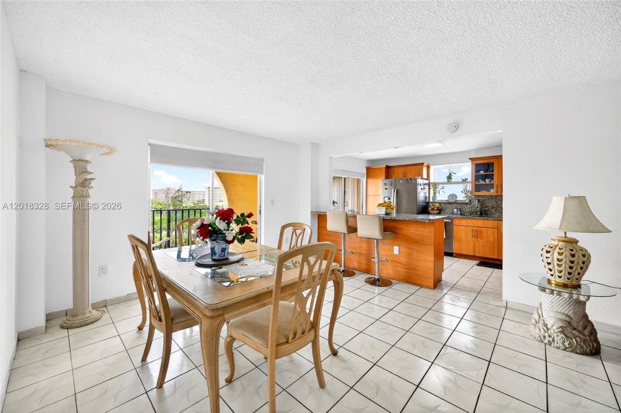 4801 NW 7th St , Miami, FL 33126 Photo
