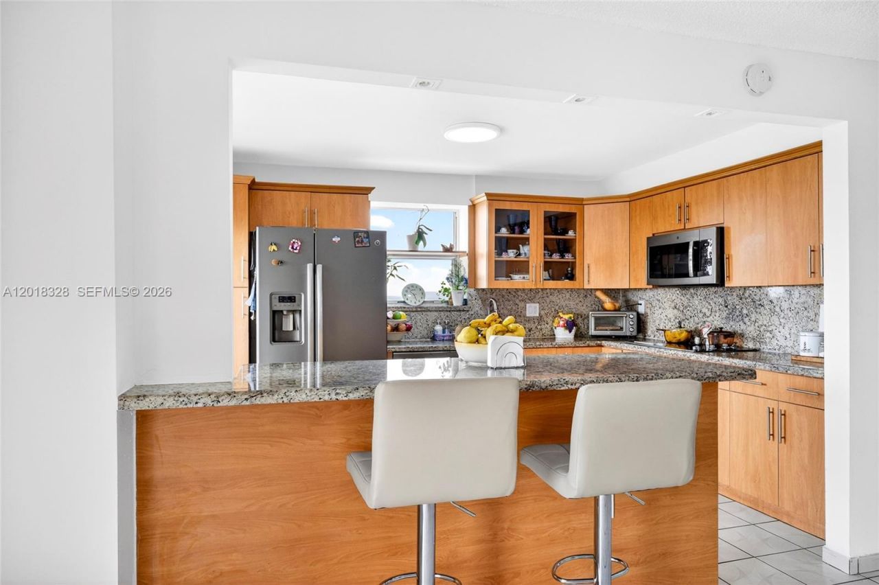 4801 NW 7th St , Miami, FL 33126 Photo