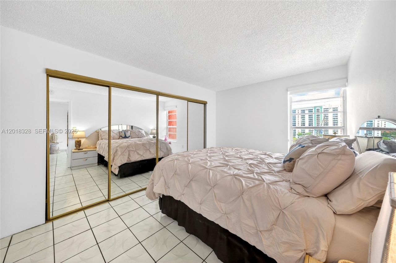 4801 NW 7th St , Miami, FL 33126 Photo