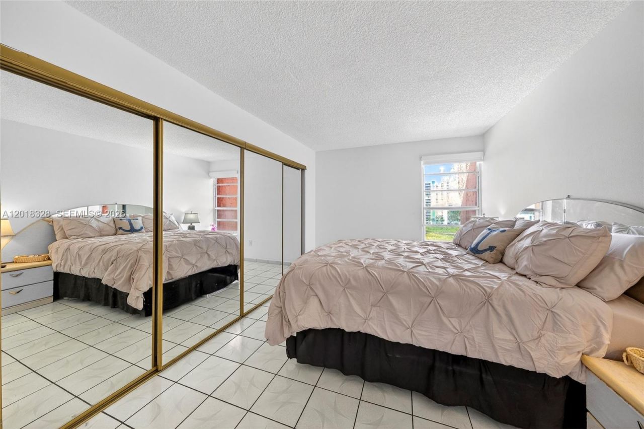 4801 NW 7th St , Miami, FL 33126 Photo