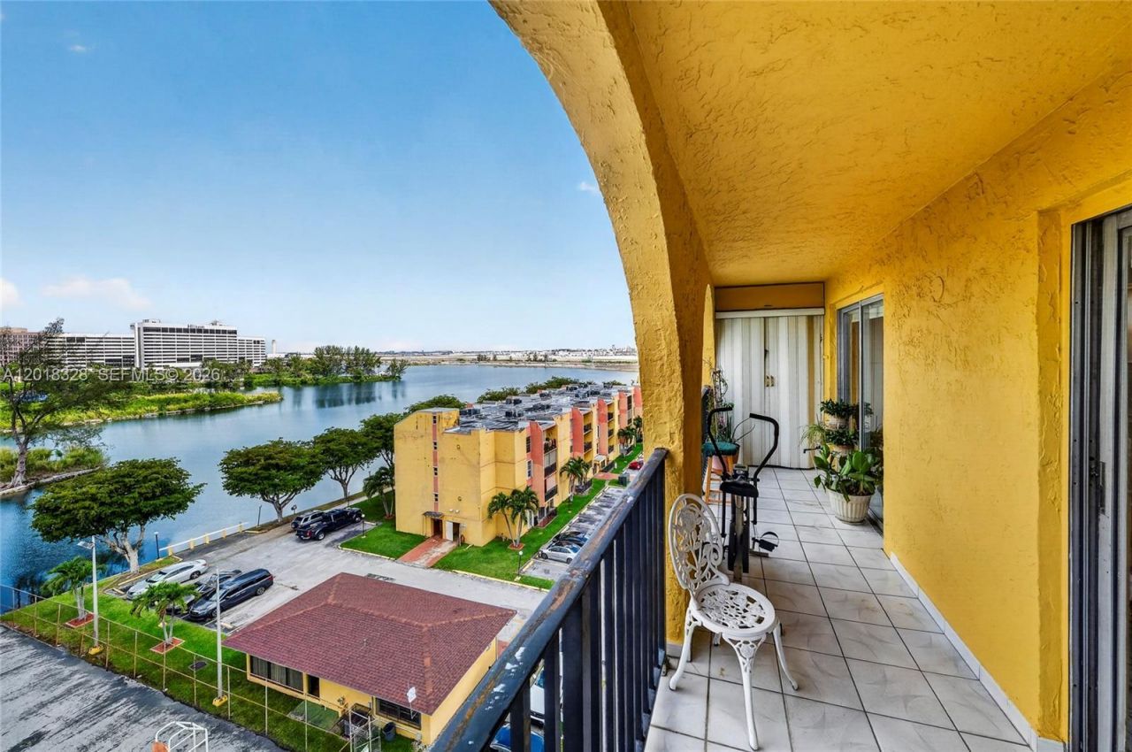 4801 NW 7th St , Miami, FL 33126 Photo