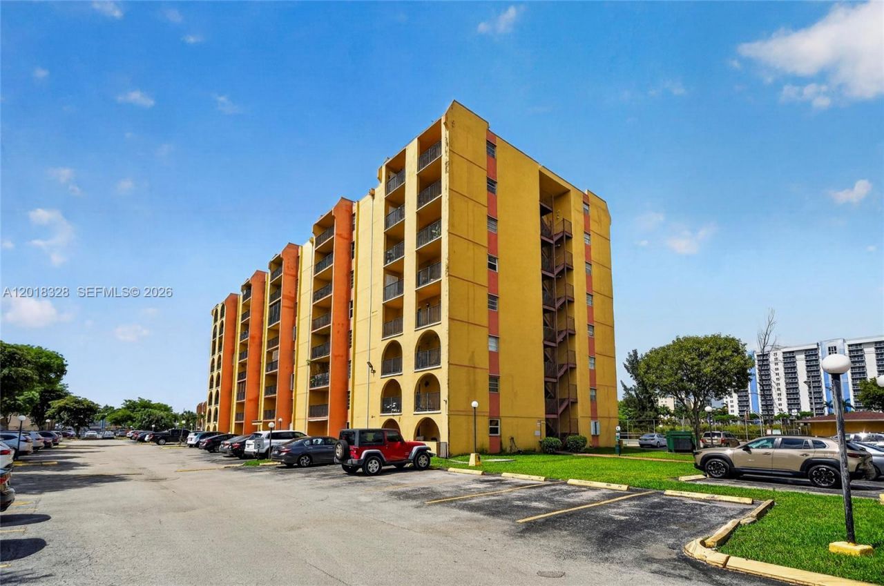 4801 NW 7th St , Miami, FL 33126 Photo