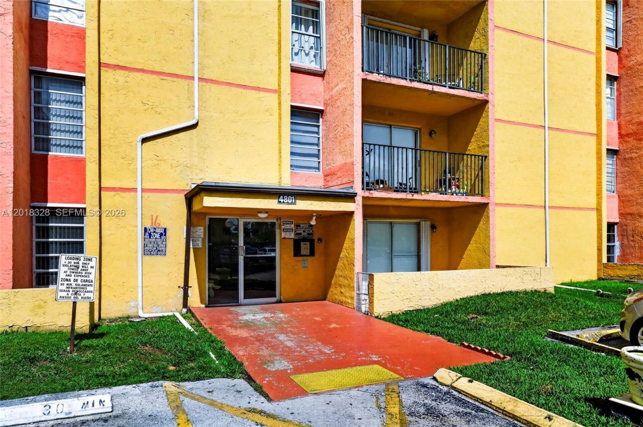 4801 NW 7th St , Miami, FL 33126 Photo