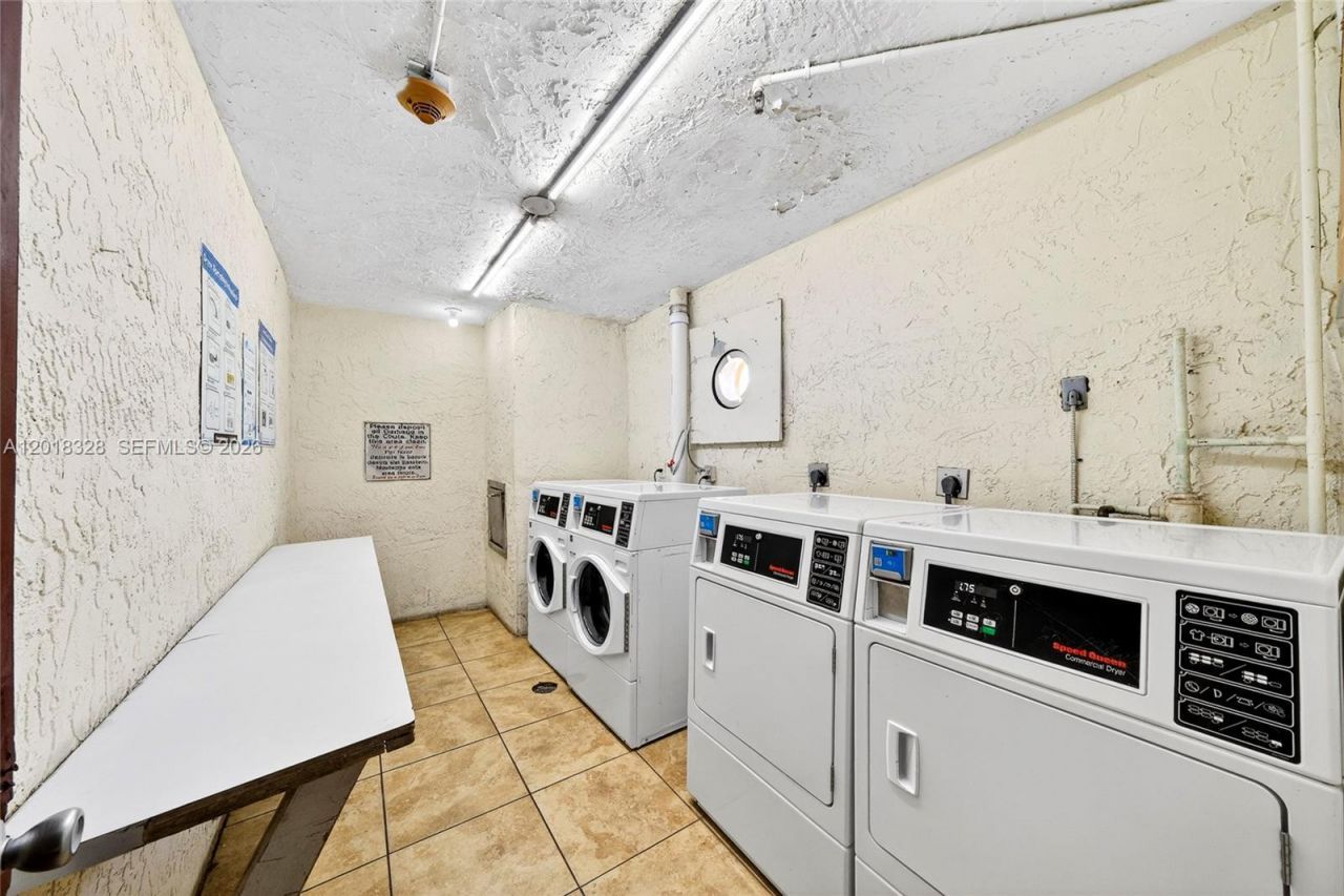 4801 NW 7th St , Miami, FL 33126 Photo