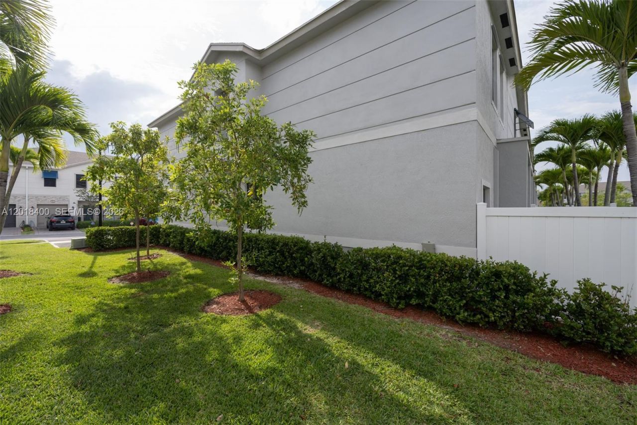 844 NW 3rd Way, Unit 844, Pompano Beach, FL 33060 Photo