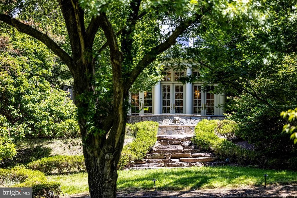 9324 GEORGETOWN PIKE, GREAT FALLS, VA 22066