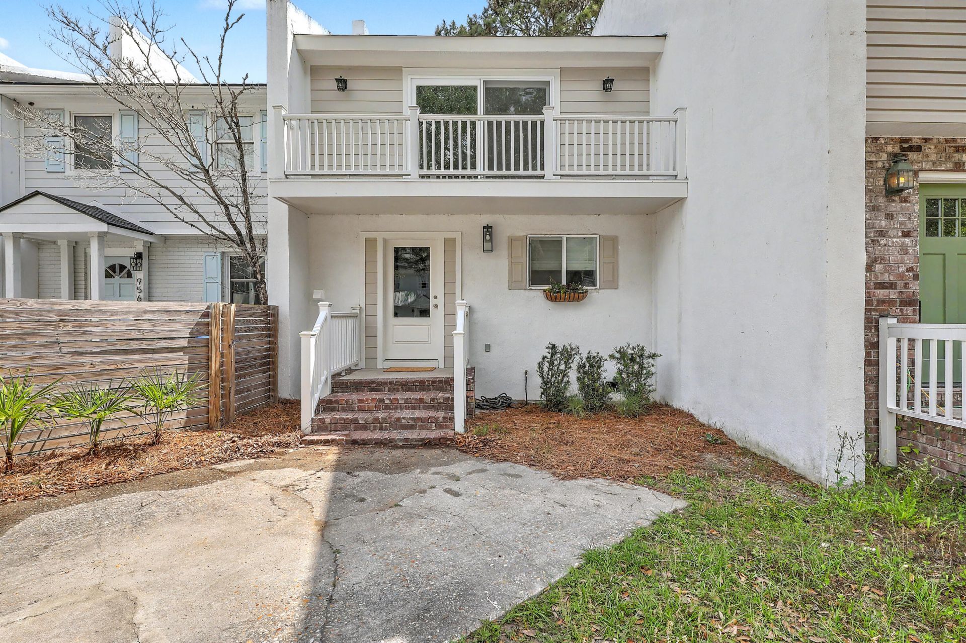 958 Myrtle Court Photo 4