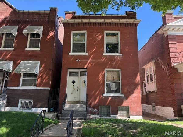 2833 Sidney Street , St Louis, MO 63104