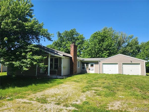 105 S Hill Street , Sorento, IL 62086