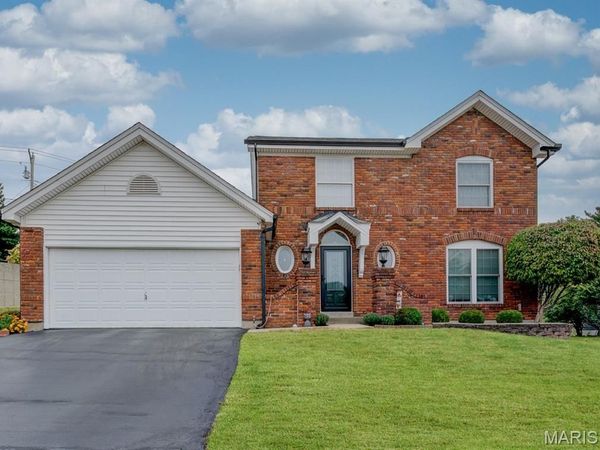 2136 Riding Spur Drive, Maryland Heights, MO 63146