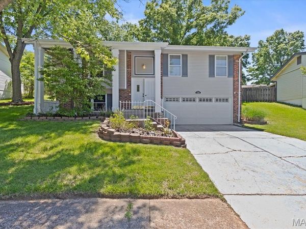 738 Village Wood Court , Ballwin, MO 63021