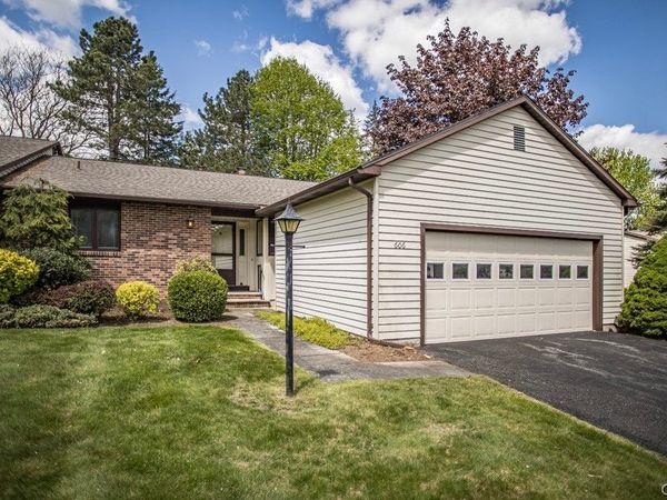 606 Kimry Moor , Fayetteville, NY 13066