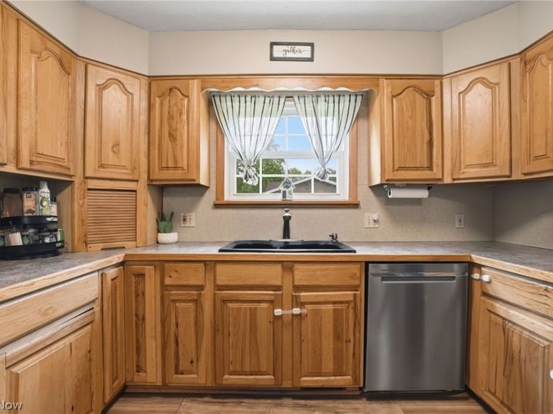 7630 Jennings Drive, Painesville, OH 44077 Photo 9
